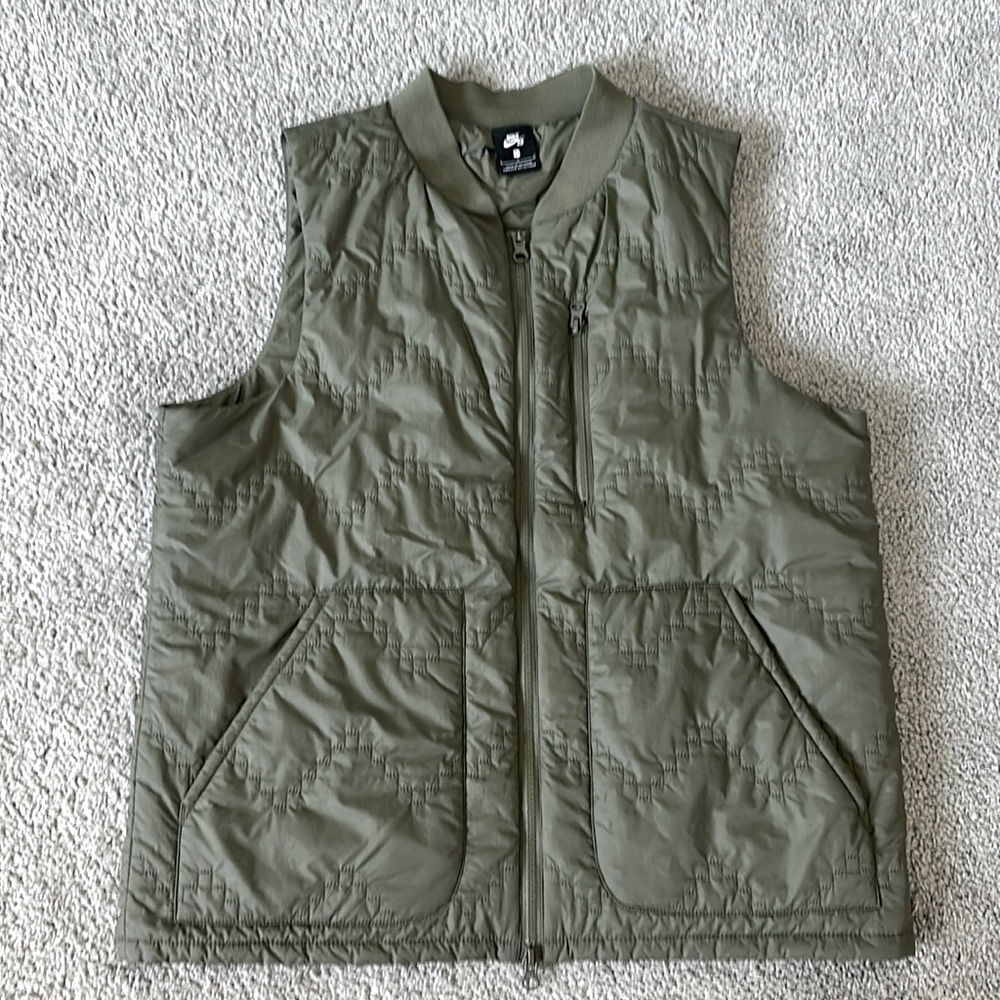 Nike | Men’s SB Quilted Vest | Size L